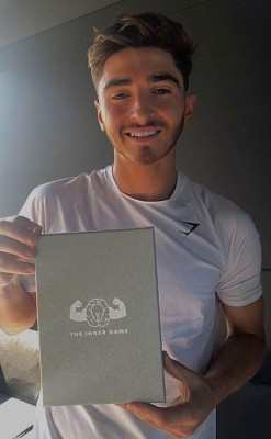 ¿Quién es Josh Cavallo, el primer futbolista en activo en admitir que es gay? Recibió mensaje de Piqué y Griezmann