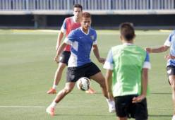Roberto Chen seguirá entrenando con el primer equipo del Málaga pero jugará con el filial de Tercera División el próximo semestre.