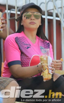 No se vio en TV: La mujer de Emilio Izaguirre deslumbró, detenidos, armas blancas y el auto de Beckeles