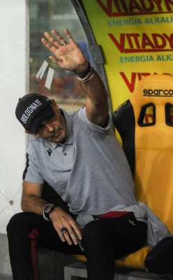 En plena batalla contra la leucemia viajó 145 km en auto y dirigió a su club en la Serie A de Italia