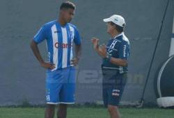 'Choco' Lozano dialoga con Jorge Luis Pinto antes de comenzar el entrenamiento.