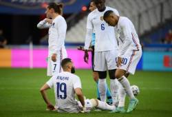 France's forward Kylian Mbappe (R) looks at France's forward Karim Benzema, injured, during the friendly football match France vs Bulgaria ahead of the Euro 2020 tournament, at Stade De France in Saint-Denis, on the outskirts of Paris on June 8, 2021. (Photo by FRANCK FIFE / AFP)