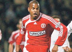 Rigoberto Rivas se suma a un destino exótico: futbolistas hondureños que jugaron en el Medio Oriente