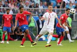 Costa Rica tras el gol no pudo reaccionar ante el buen bloque defensivo de los serbios en el juego. (Foto: EFE)