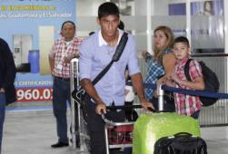 Luis Maldonado al momento de su llegada a San Pedro Sula. Foto José Valle.