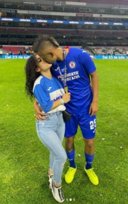 Beso a la Copa y para ellas: las chicas que enamoraron en la celebración de Cruz Azul y un invitado inesperado