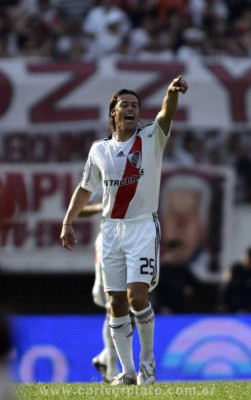 Grandes futbolistas que desempolvaron los tacos y salieron del retiro