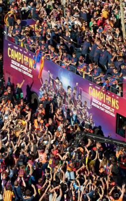 Barcelona celebra en su ciudad el título de Champions