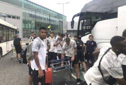 El delantero hondureño llegó con su equipo a Manchester para enfrentar unos amitosos.