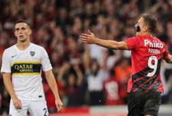 Marco Rubén del Athlético Paranaense celebra una de sus tres anotaciones contra Boca Junior en territorio brasileño. Fotos AFP