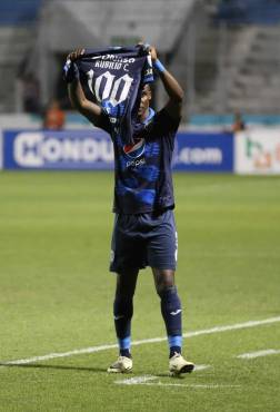 Desde el 6 de enero del 2021 Rubilio Castillo no anotaba con el Motagua. Así festejó su tanto número 100. FOTO: David Romero