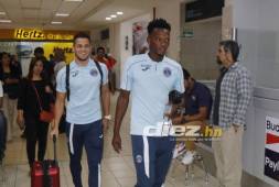 Marcelo Santos (atrás) junto a Félix Crisanto, quien se encargó de darle la noticia. Foto: Ronald Aceituno.