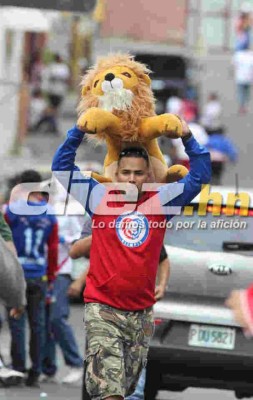 En fotos: Ambiente de liderato en la previa del Olimpia-Marathón en el Nacional