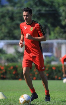 Español dirigirá en El Salvador, Saprissa se reforzará y Esteban Espíndola es noticia