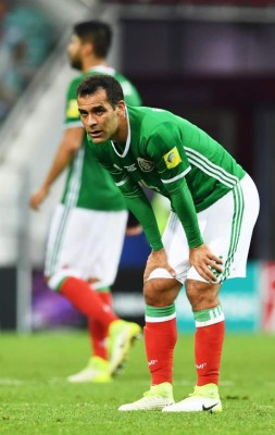 NO SE VIO POR TV: ¿Qué hacía Löw y qué le dijo Marco Fabián? El abrazo de 'Memo' Ochoa