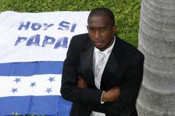 Jerry Palacios arriba hoy a Honduras para tramitar su pasaporte