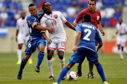 El Salvador y Trinidad igualan en gran juego