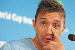 Fernando Muslera no sufrió consecuencias por el 'ataque' de hormigas en su habitación. Foto: EFE