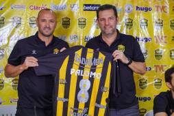 Julio “Palomo” Rodríguez fue presentado como el nuevo entrenador del Real España por el Director Deportivo, el costarricense Javier Delgado.