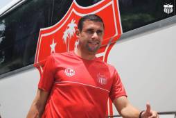 Júnior Izaguirre confiesa la solicitud hecha a los jugadores del Vida: “Les he pedido el profesionalismo, lucha, entrega y compromiso”