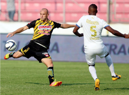 Olimpia le pasa por encima al Real España y sigue más líder