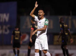 Olimpia sale vivo en su visita al Platense y está a un empate de la final