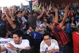 Ambiente que se vivió durante el clásico Barcelona-Real Madrid FOTO DIEZ