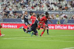 ¿Último partido en Francia? Alberth Elis fue titular y participó en los goles del Girondins en paliza por Ligue 2