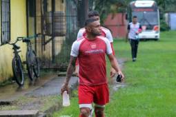 Alexander Aguilar durante una sesión de entrenamiento con el Vida.