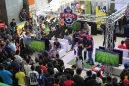 El Rey del Fifón recibe a decenas de participantes cada año en busca de la corona.