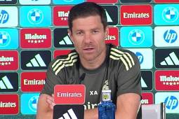 Xabi Alonso acaba con todos lo rumores y lo confirma: Hablé con él y se queda en el Real Madrid; estoy contento
