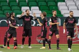 Real Madrid sacó una victoria importante ante el Betis en el estadio Benito Villamarín, pero hubo polémica por el 3-2 de los merengues.