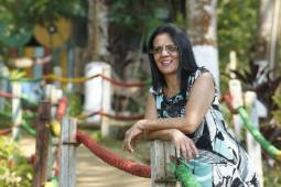 A la par de un gran entrenador de Wilmer Cruz, está su esposa Alma.