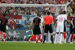 El fino derechazo del futbolista inglés acabando en el fondo de la portería de Croacia.