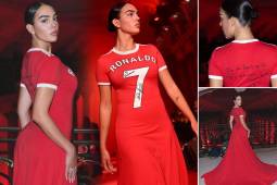 La novia de Cristiano Ronaldo desfiló en la Semana de la Moda en París con un atuendo parecido a la camiseta del Manchester United, que llevaba la firma y una dedicatoria especial del delantero.
