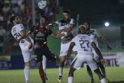 Choloma y Juticalpa empataron 1-1 en la jornada 12 del Clausura 2026 de la Liga Hondubet. Foto: Neptali Romero.