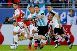 Argentina comenzó la Copa América 2015 con un traspié inesperado este sábado ante Paraguay, que le remontó dos goles para empatar 2-2,. Foto EFE.
