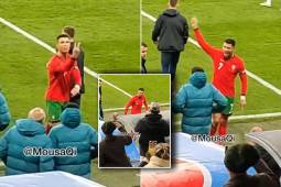 Cristiano Ronaldo explotó contra el cuarto árbitro porque no le cobraron dos penales que consideró claros.