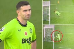 Emiliano Martínez no pudo controlar un remate de Mangala y concedió el segundo gol del Nottingham.