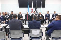 Los delegados de la UEFA y CONCACAF en la charla con los entrenadores de Honduras durante esta semana en Tegucigalpa. Fotos cortesía FFH