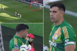 Raúl Jiménez le marcó al Dibu Martínez y luego el portero argentino ataja un penal: les mostró el escudo