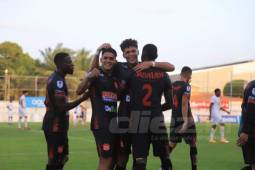 Futbolistas del Vida celebrando uno de sus goles en la Liga Nacional de Honduras.