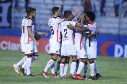 La Liga Deportiva Alajuelense perdió 2-0 ante Olimpia y empató ante Motagua, ese fue su saldo en la gira por Honduras. Foto: Juan Salgado.