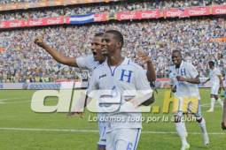 Juan Carlos García celebrando el gol contra Estados Unidos en las eliminatorias rumbo a Brasil 2014.