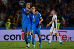 Con golazo de Barella, Italia vence con lo justo a Hungría y se pone líder de su grupo en la Nations League