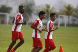 Los jugadores del Olimpia realizaron su último entrenamiento previo al partido ante Marathón en la cancha de Café El Indio.