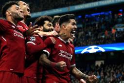 Firmino le dio vuelta al marcador para el Liverpool que finalmente ganó también el juego de vuelta 1-2.