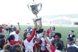 Las verdolagas alzan su tercer título en la Liga Femenina de la zona norte.