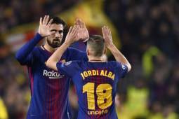 Barcelona's Portuguese midfielder Andre Gomes (L) and Barcelona's Spanish defender Jordi Alba celebrate at the end of the UEFA Champions League round of sixteen second leg football match between FC Barcelona and Chelsea FC at the Camp Nou stadium in Barcelona on March 14, 2018. / AFP PHOTO / Josep LAGO