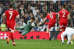 Para Manuel Bruña, periodista del Mundo Deportivo, en el Real Madrid deben presindir de los servicios del costarricense Keylor Navas ya que 'no está para ser segundo de nadie'.